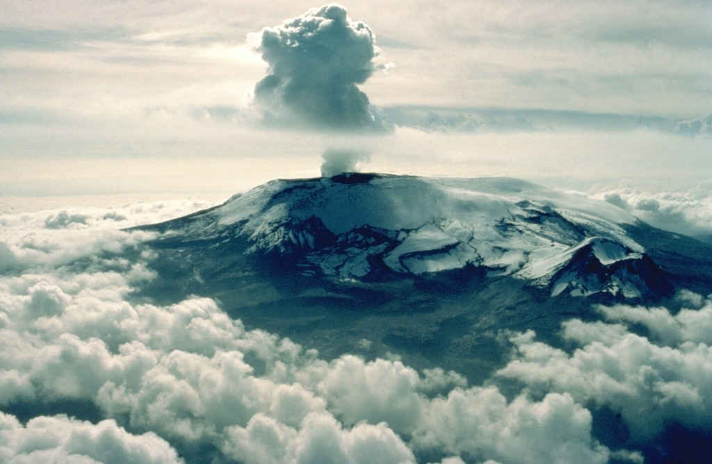 Colombian Scientists on High Alert as Seismic Activity Increases Near Nevado del Ruiz Volcano